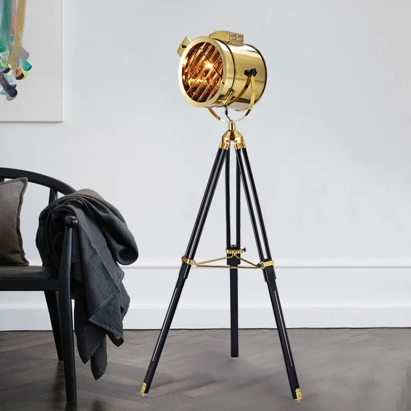 Floor Lamp Tripod - Lámpara de pie de acero inoxidable