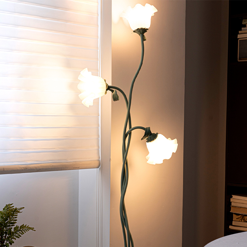 Floor Lamp Tripod - Lámpara de pie de flores E26,